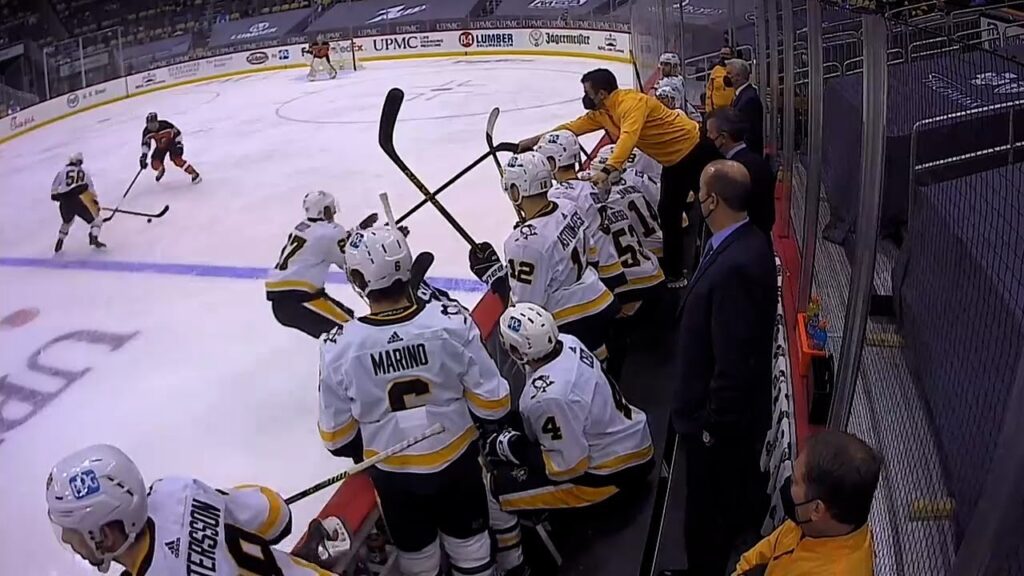 Sidney Crosby scores miraculous goal after quick stick change from bench: Watch video
